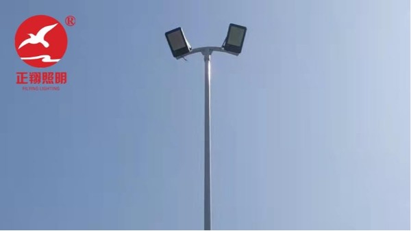 海南機電學校12米球場路燈安裝