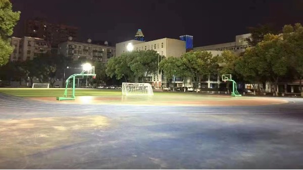 武漢外國語學校球場燈案例分享