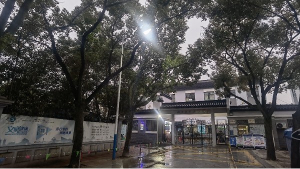 中山小學(xué)安裝LED路燈，照亮了回家的路